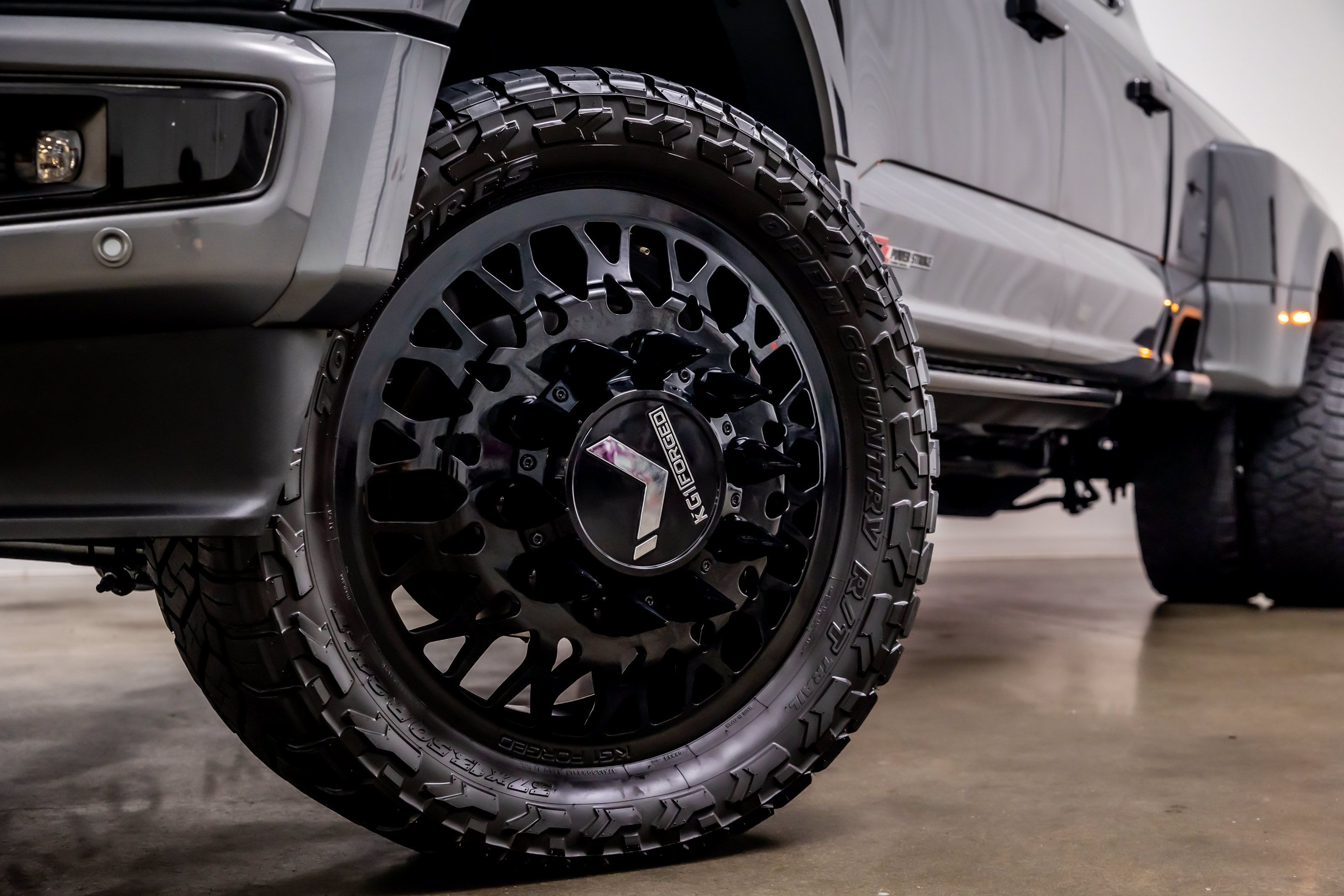 Used 2024 Ford F450 Limited w/ FX4 Off-Road Package AWD/4WD image 31