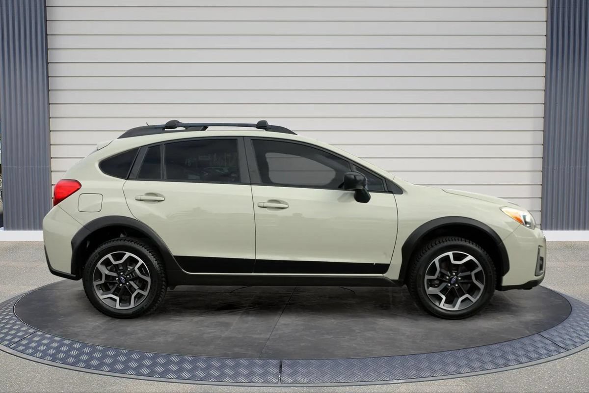 Used 2016 Subaru Crosstrek 2.0i AWD/4WD image 8