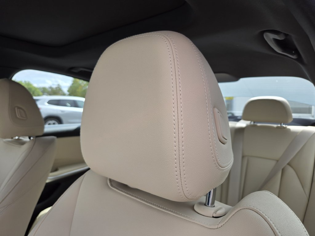 Used 2021 BMW 330i xDrive Sedan w/ Convenience Package AWD/4WD image 15