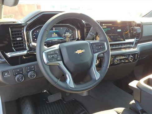 Used 2025 Chevrolet Silverado 2500 LT w/ Convenience Package AWD/4WD image 5