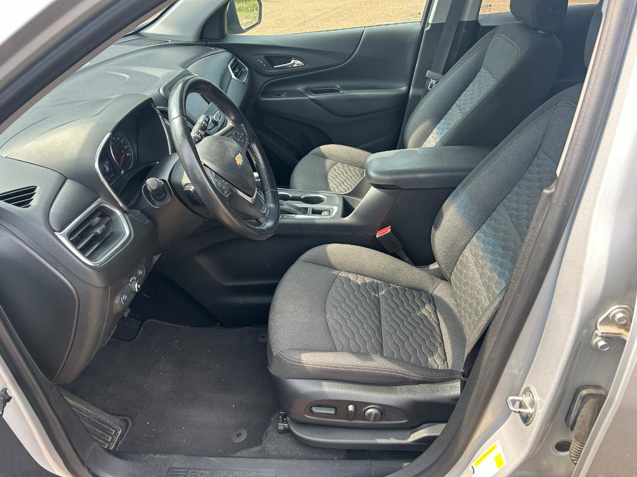 Used 2020 Chevrolet Equinox LT w/ Driver Convenience Package FWD image 10