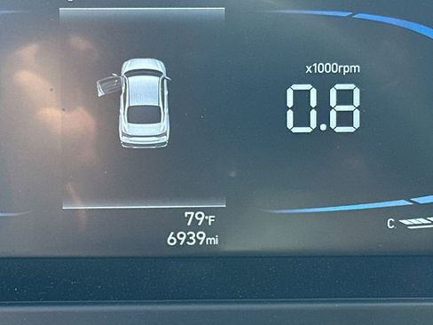 Used 2025 Hyundai Elantra Sport image 28