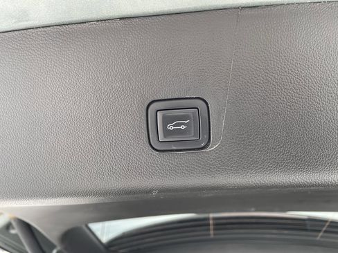 Used 2023 Chevrolet Traverse LT image 7