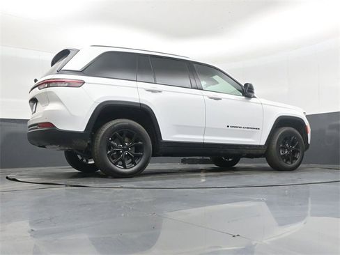 New 2025 Jeep Grand Cherokee Laredo image 39