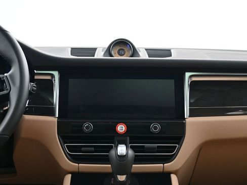 Certified 2026 Porsche Macan AWD/4WD image 11