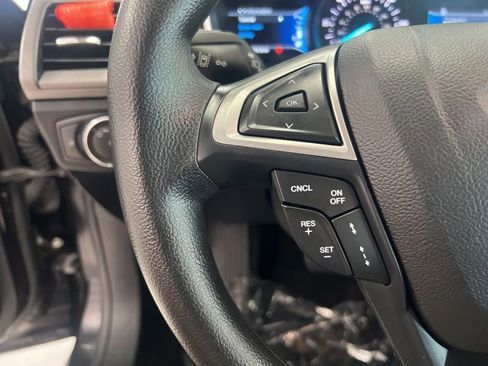 Used 2020 Ford Fusion SE FWD image 22
