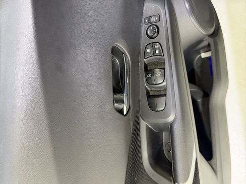 Used 2023 Nissan Kicks SV image 14