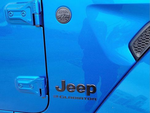 New 2025 Jeep Gladiator Sport image 25