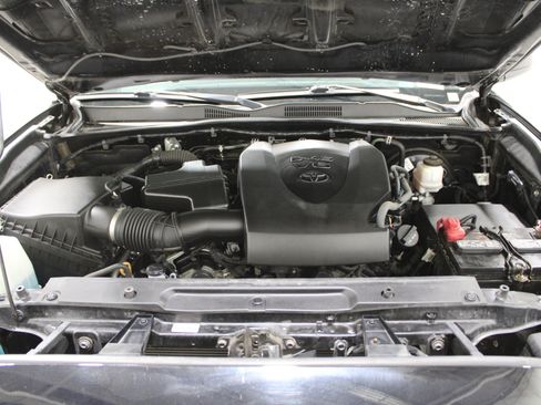 Used 2020 Toyota Tacoma SR image 37