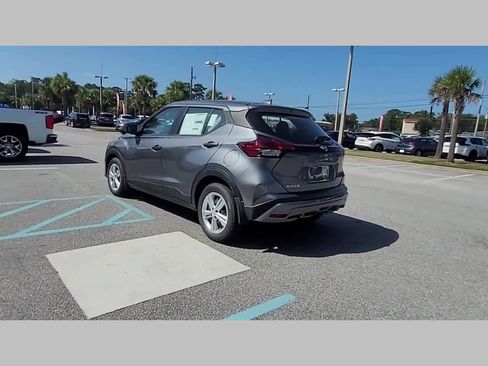New 2025 Nissan Kicks Play S image 29