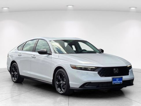 Used 2025 Honda Accord SE image 9