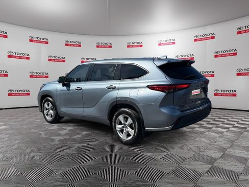 Used 2020 Toyota Highlander LE AWD/4WD image 7