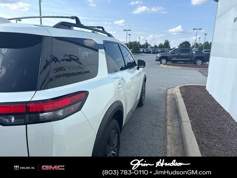 Used 2023 Nissan Pathfinder SV w/ SV Premium Package FWD image 4