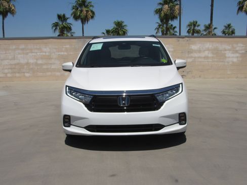 Used 2023 Honda Odyssey Touring image 3