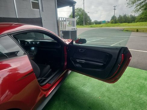 Used 2020 Ford Mustang Coupe RWD image 12