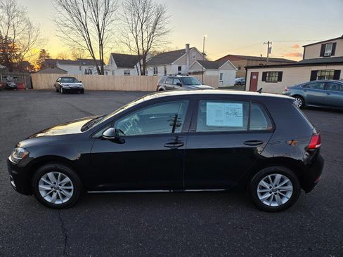Used 2018 Volkswagen Golf S image 9