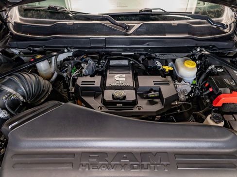 Used 2024 RAM 3500 Laramie w/ Night Edition image 32