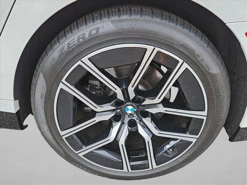 Used 2025 BMW 740i xDrive image 24