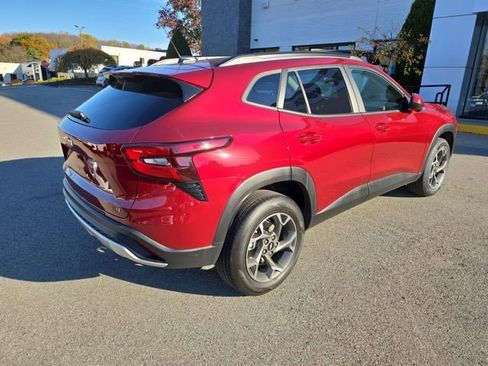 Used 2024 Chevrolet Trax LT w/ Driver Confidence Package image 5