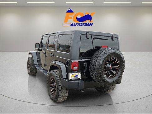 Used 2018 Jeep Wrangler Unlimited Sahara image 3
