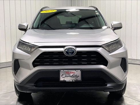 Used 2021 Toyota RAV4 LE image 2