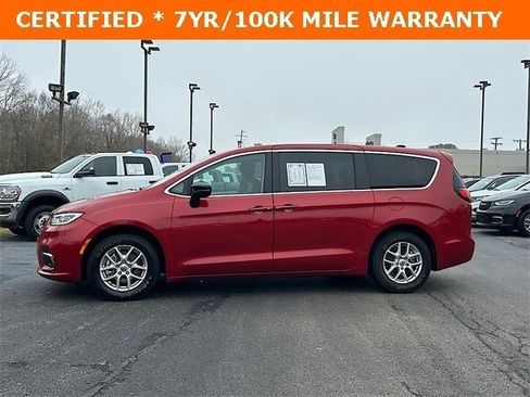 Certified 2024 Chrysler Pacifica Touring-L image 4