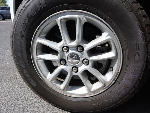 Used 2020 Jeep Grand Cherokee Laredo RWD image 17