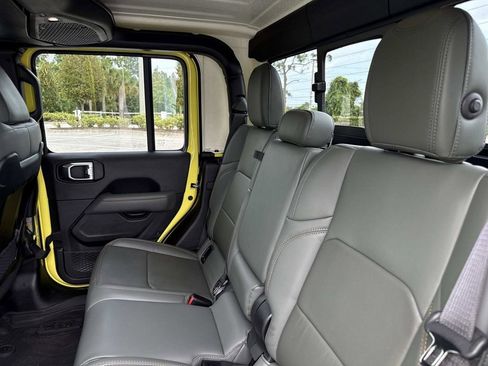 Used 2024 Jeep Gladiator Mojave w/ Technology Group image 15