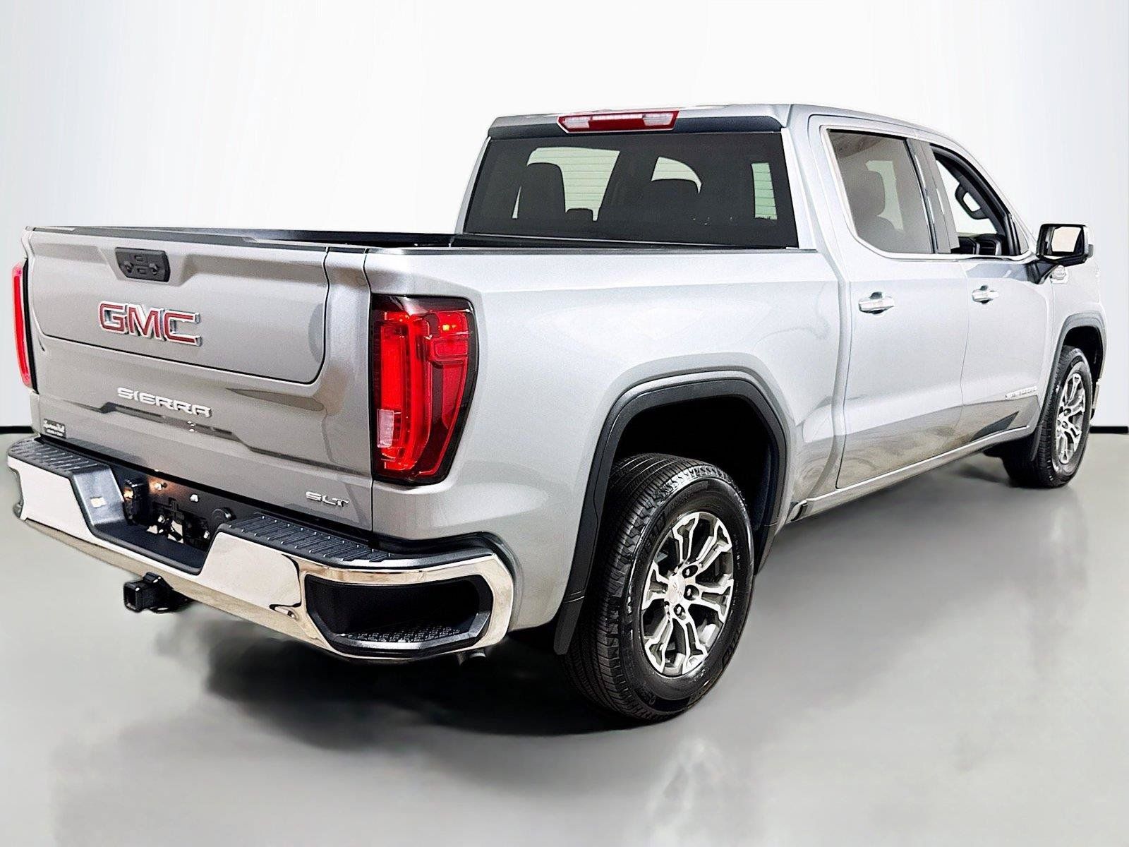 Used 2026 GMC Sierra 1500 SLT RWD image 4