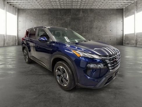 Used 2025 Nissan Rogue SV image 1