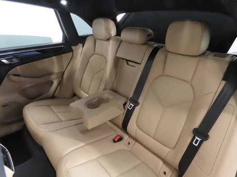 Certified 2026 Porsche Macan AWD/4WD image 43