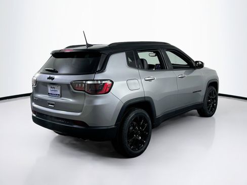 Used 2022 Jeep Compass Altitude w/ Sun and Sound Group AWD/4WD image 5