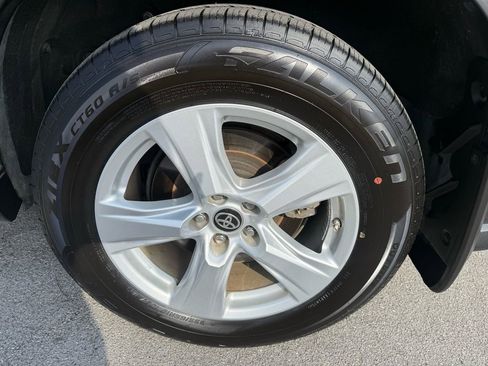 Used 2020 Toyota Highlander L image 12