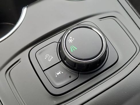 Used 2024 GMC Terrain SLE FWD image 22