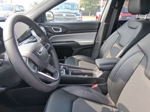 Used 2024 Jeep Compass Latitude w/ Sun and Sound Group AWD/4WD image 20