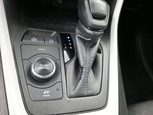 Used 2023 Toyota RAV4 XLE AWD/4WD image 13