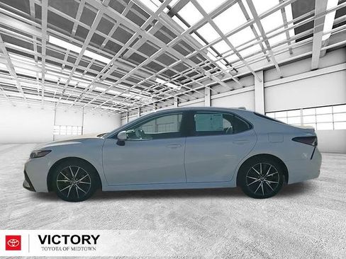 Used 2023 Toyota Camry SE image 7