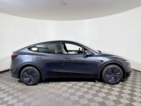 Used 2026 Tesla Model Y 2WD image 7