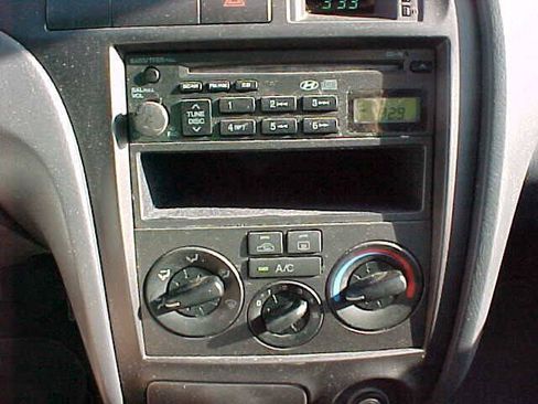 Used 2003 Hyundai Elantra GLS FWD image 17