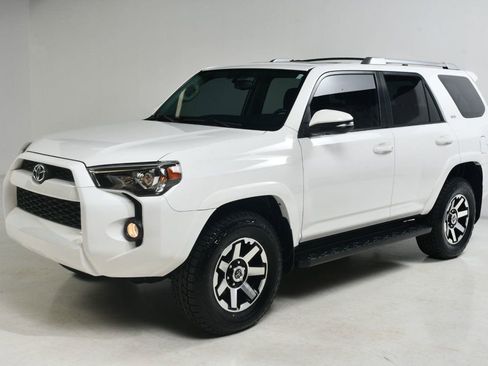 Used 2018 Toyota 4Runner SR5 Premium image 2