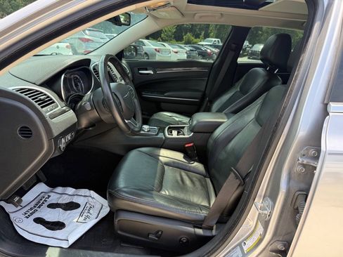 Used 2017 Chrysler 300 Limited w/ 300 Premium Group RWD image 17