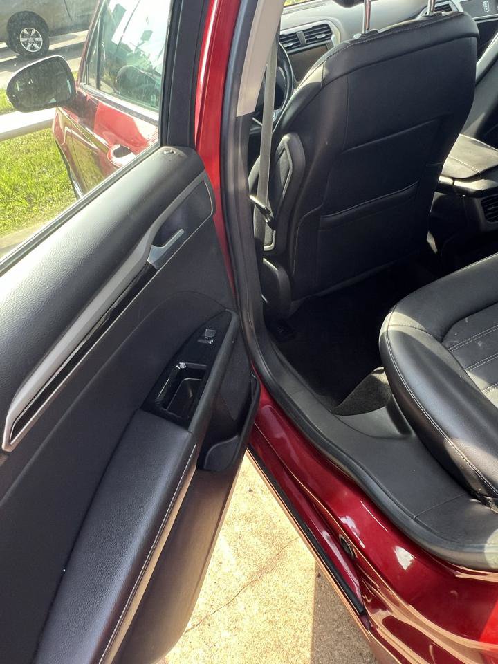 Used 2014 Ford Fusion SE w/ Equipment Group 202A FWD image 10
