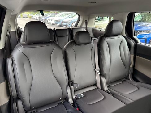 New 2026 Kia Carnival EX image 13