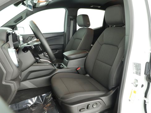 Used 2026 Chevrolet Colorado LT RWD image 9