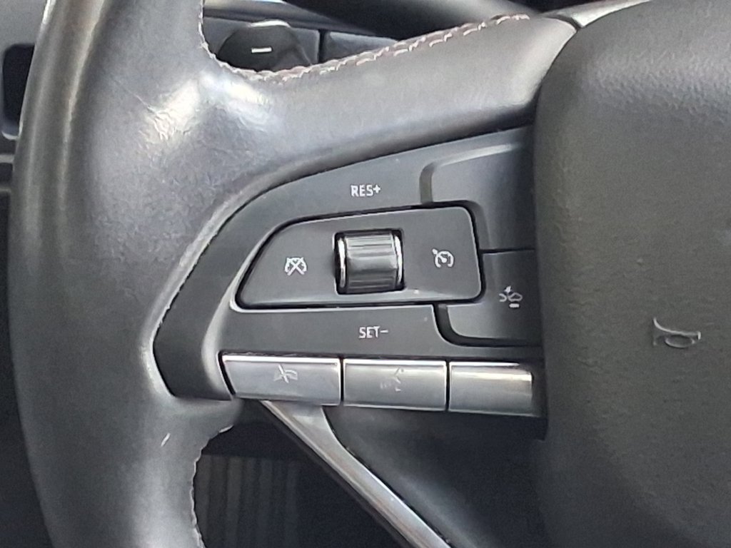 Used 2024 Cadillac XT6 Luxury w/ LPO, Floor Liner Package FWD image 11