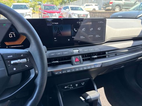 Used 2025 Kia K4 LXS image 17