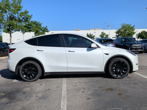 Used 2022 Tesla Model Y Long Range AWD/4WD image 6