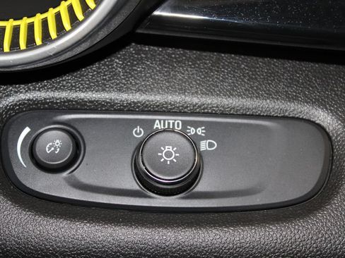 Used 2024 Chevrolet Trax ACTIV w/ Sunroof Package FWD image 42