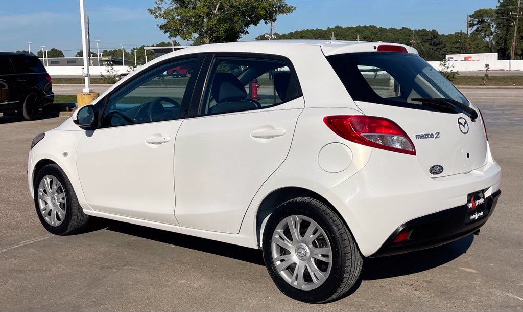 Used 2014 MAZDA MAZDA2 Sport FWD image 4