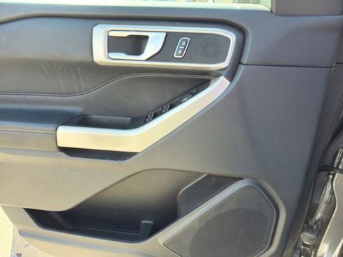 Used 2023 Ford Explorer XLT RWD image 16